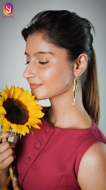 ✨ Elevate Every Look ✨
From office chic to date night glam, our handcrafted jewellery adds that perfect touch of elegance to every moment. Because you deserve to shine - every day, every occasion. 💜
#SanaadhyaJewels #HandcraftedElegance #DailyLuxury #JewelleryGoals #StyleWithGrace #PremiumJewellery #EverydayChic #AccessoryLove