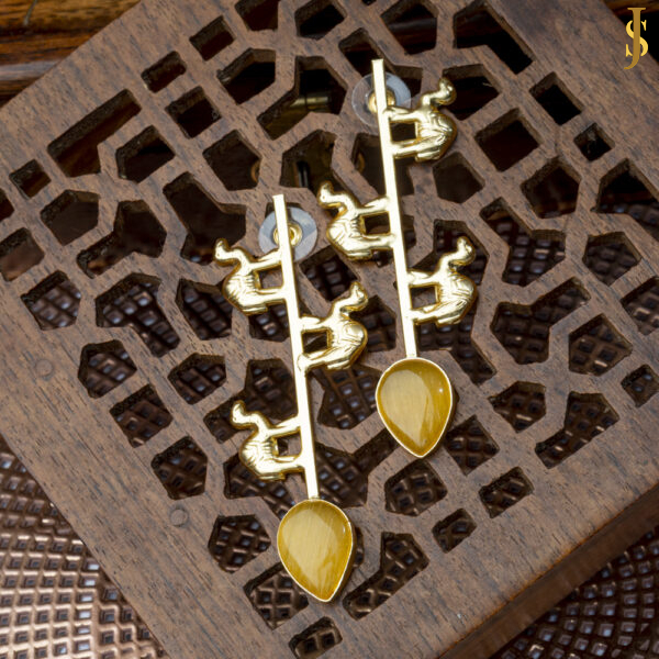Sanaadhya Goldplated Camels Earring With Dew Drops