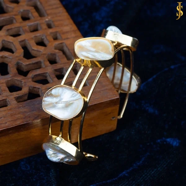 Sanaadhya Baroque Pearl Golden Bracelet