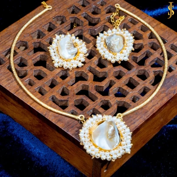 Sanaadhya Elegant Baroque Pearl Golden Hasli With Beads