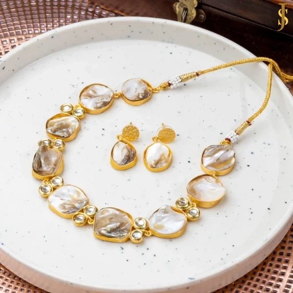 Sanaadhya Baroque Pearl Neckpiece With Kundan