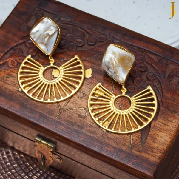 Sanaadhya Baroque Pearl Net Earrings