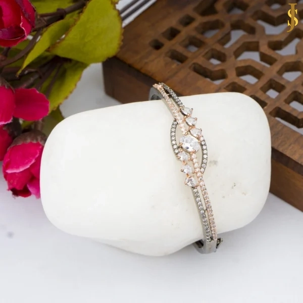 Sanaadhya Victorian American Diamond Openable Bracelet